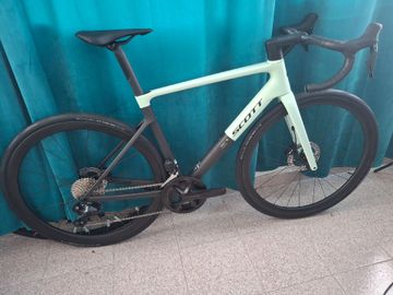 Scott Addict RC Shimano 105 Di2 2026 Road & Gravel usato