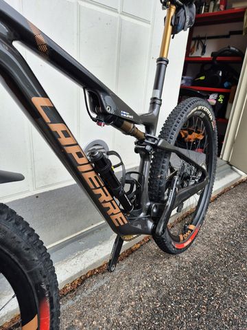 Used Lapierre XRM 75th 2022 2022 Mountainbike, Black, 29 — image 8 of 11