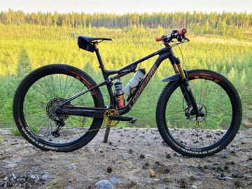 Used Lapierre XRM 75th 2022 2022 Mountainbike, Black, 29 — image 1 of 11