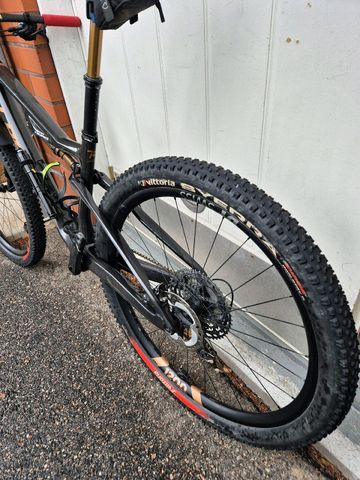 Used Lapierre XRM 75th 2022 2022 Mountainbike, Black, 29 — image 9 of 11