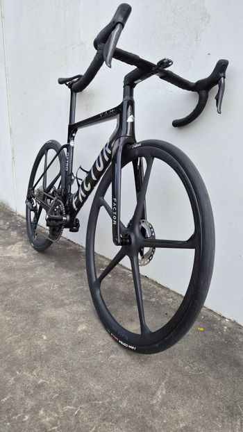Used Factor Ostro VAM Custom 2024 Road & Gravel, Nero — image 2 of 5