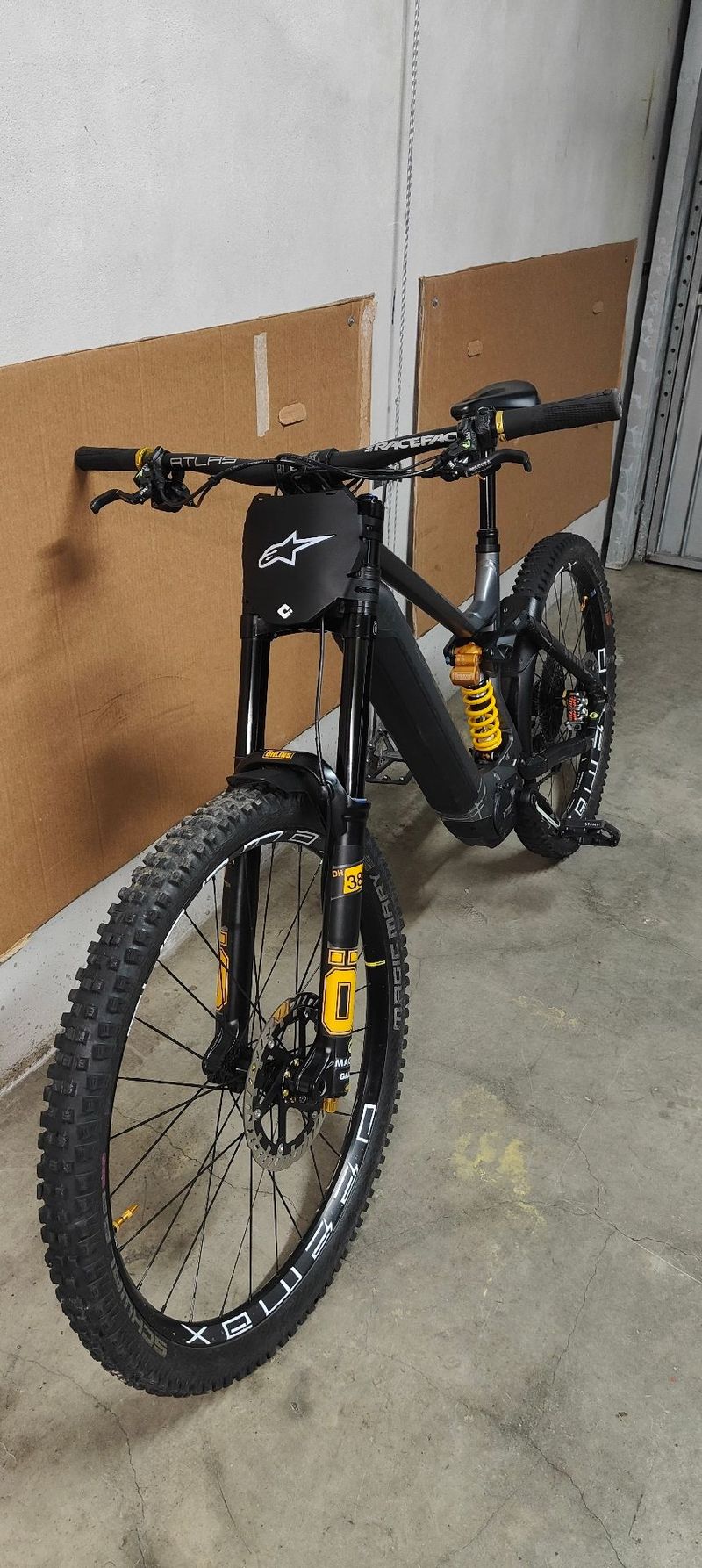 Haibike Nduro 8 Freeride 2024 2024 Mountainbike usato, Grigio chiaro — immagine 1 di 20