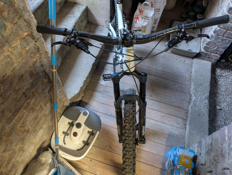 Używany YT Industries Jeffsy 27 CF Pro 2018 2018 Mountainbike — zdjęcie 4 z 5