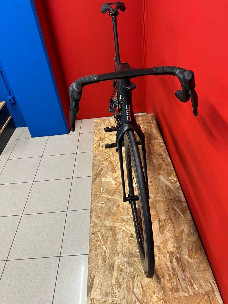 Used BMC Teammachine R Shimano Ultegra Di2 2027 Road & Gravel, Black — image 8 of 9