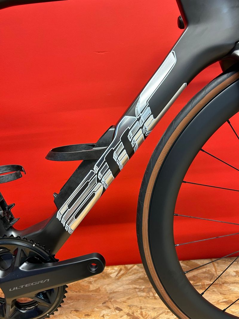 Used BMC Teammachine R Shimano Ultegra Di2 2027 Road & Gravel, Black — image 5 of 9