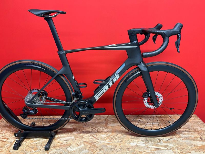 Used BMC Teammachine R Shimano Ultegra Di2 2027 Road & Gravel, Black — image 1 of 9