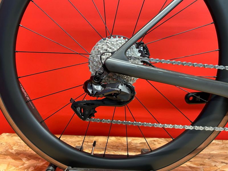 Used BMC Teammachine R Shimano Ultegra Di2 2027 Road & Gravel, Black — image 3 of 9