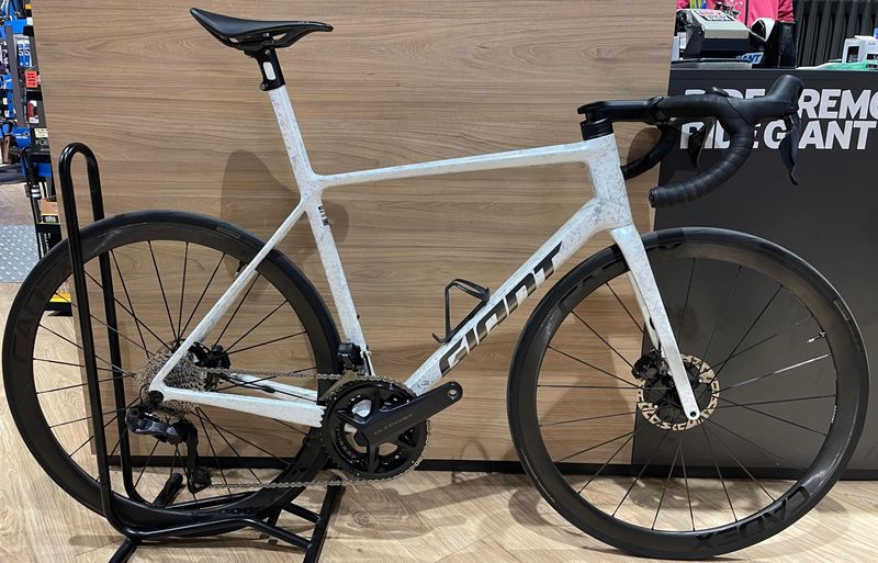 Gebrauchtes Giant TCR Advanced SL 2025 Road & Gravel, Weiß — Bild 1 von 12