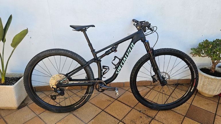 Used Specialized epic evo Specialized epic evo Custom Shimano SLX 2022 Mountainbike, Black, 29 — image 1 of 5