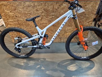 Used Commencal SUPREME DH V5 SIGNATURE 2026 2026 MTB
