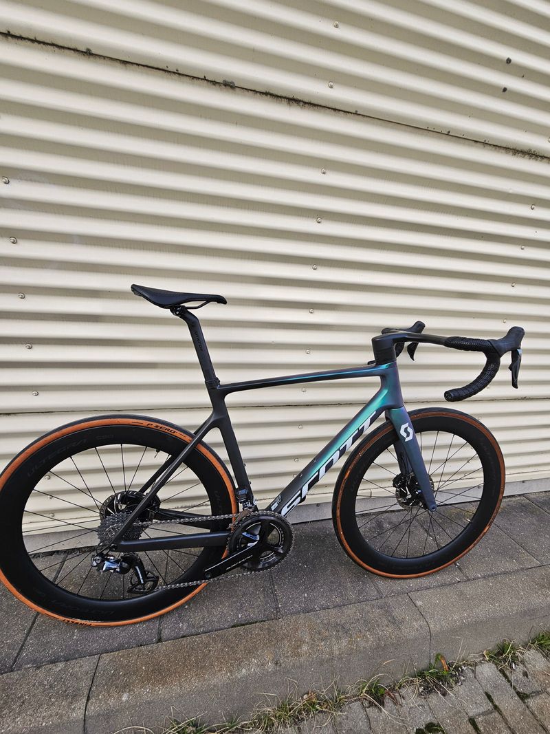 Scott Addict RC Pro 2021 2021 Road & Gravel d'occasion — image 3 sur 17