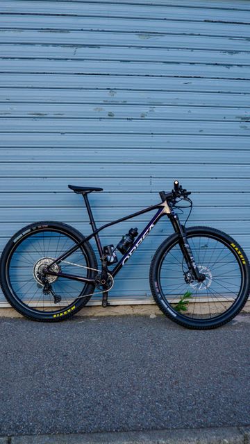 Orbea ALMA M20 2024 2024 Mountainbike usato, Rosso — immagine 1 di 4