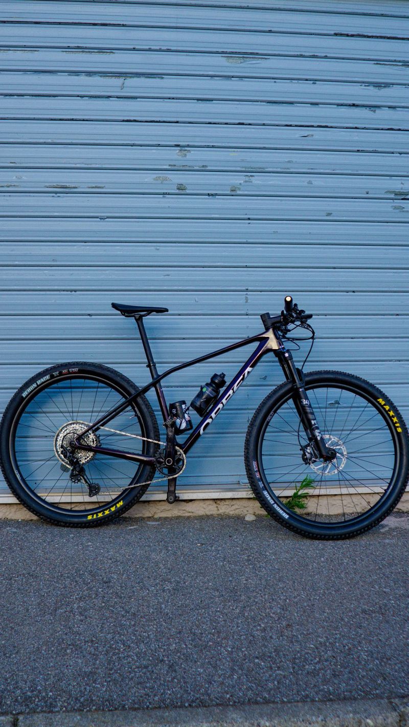Orbea ALMA M20 2024 2024 Mountainbike usato, Rosso — immagine 1 di 4