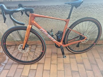 Used Giant Revolt Advanced 2 2025 2025 Road & Gravel, Orange — image 5 of 6