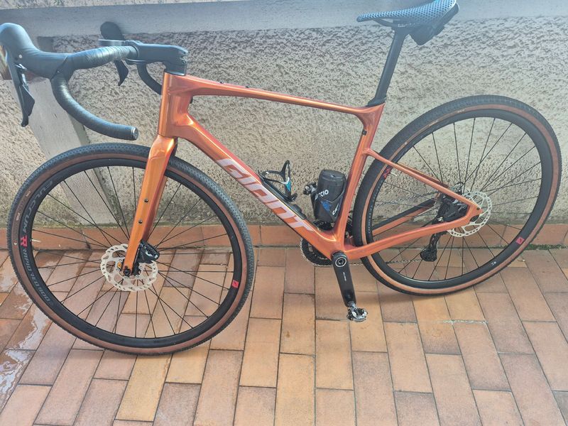 Used Giant Revolt Advanced 2 2025 2025 Road & Gravel, Orange — image 5 of 6