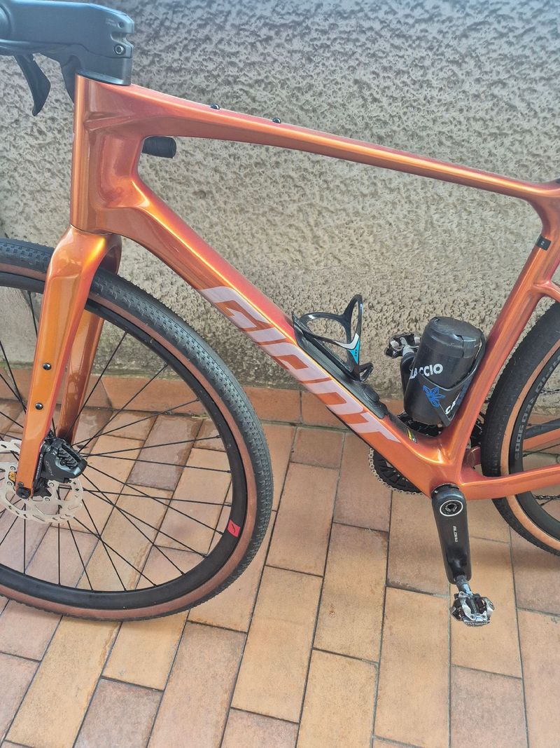 Used Giant Revolt Advanced 2 2025 2025 Road & Gravel, Orange — image 2 of 6