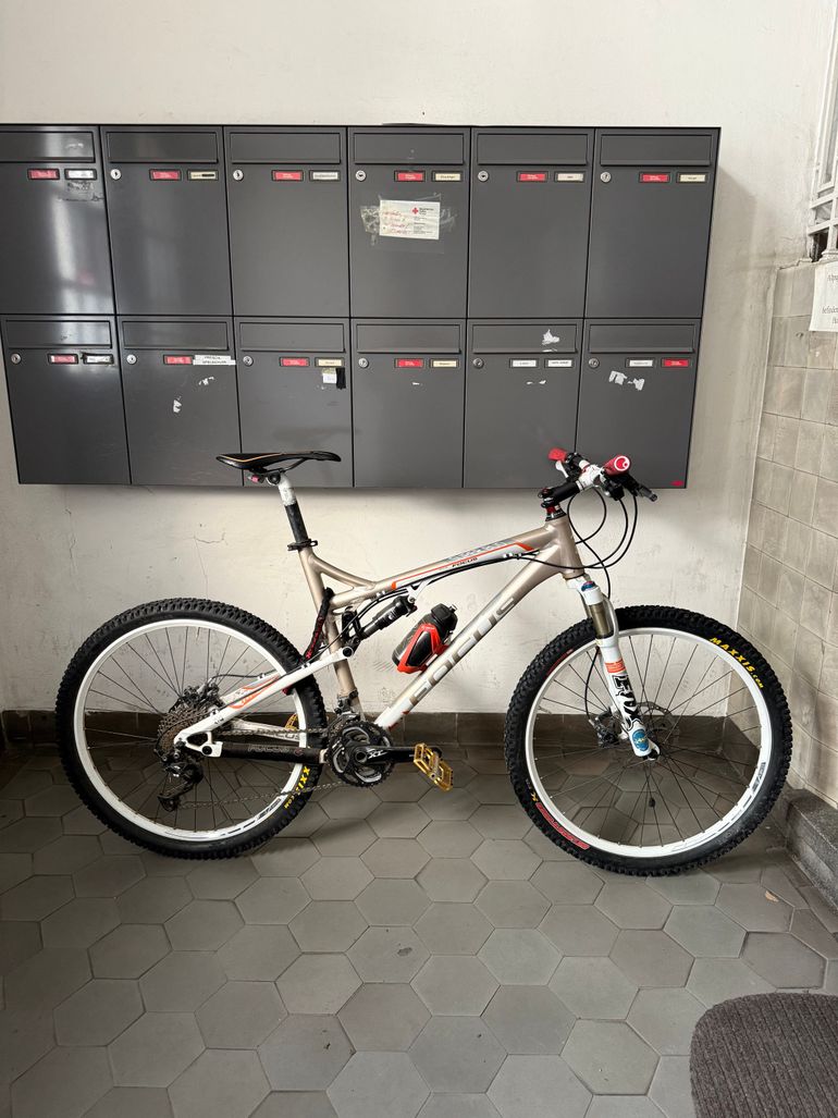 Used Focus Super Bud 3.0 2012 2012 Mountainbike, White — image 1 of 10