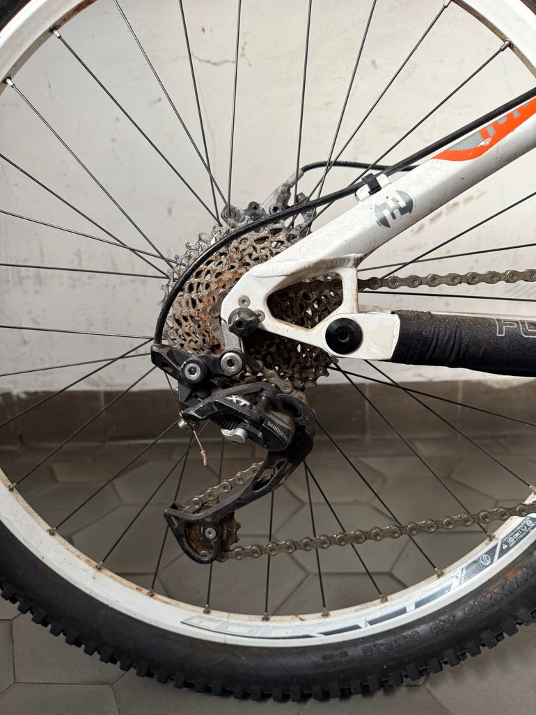 Used Focus Super Bud 3.0 2012 2012 Mountainbike, White — image 3 of 10