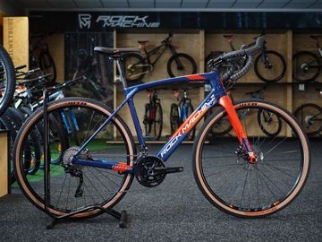Brugt Rock Machine Gravelride CRB 700 Disc *NEW 0km* PROMO 2023 Road & Gravel