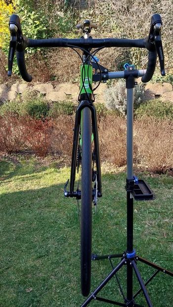 Used Cannondale SuperSix EVO Hi-Mod Ultegra 2018 Disc 2018 Road & Gravel, Green — image 3 of 10