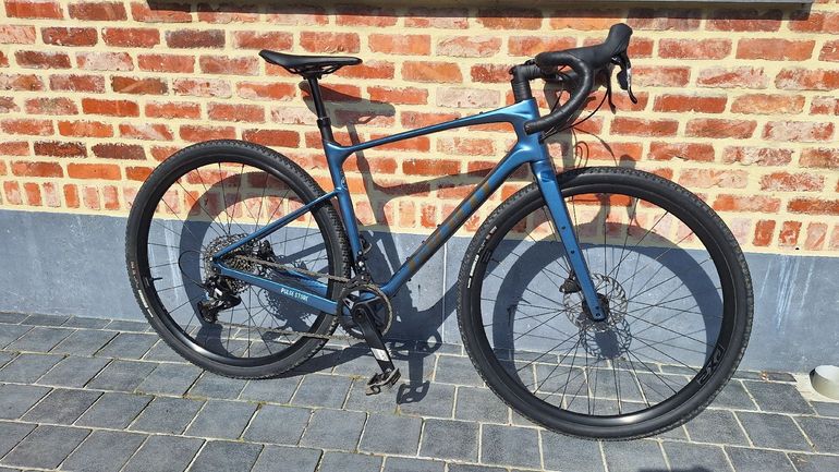 Used Giant Revolt SRAM Apex 2024 Road & Gravel, Blue — image 1 of 3