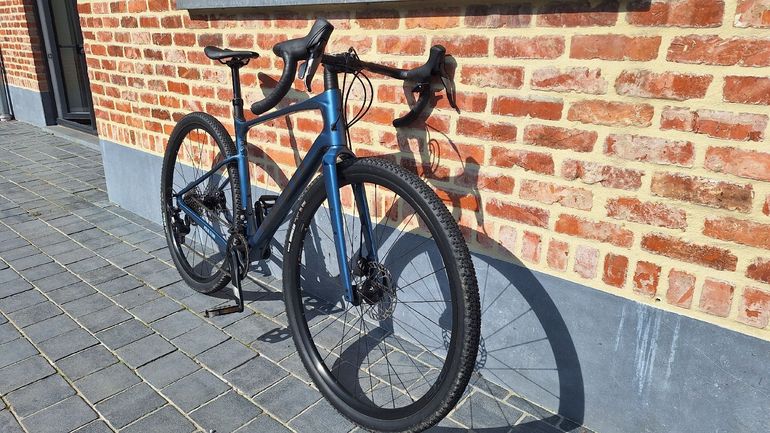 Used Giant Revolt SRAM Apex 2024 Road & Gravel, Blue — image 2 of 3