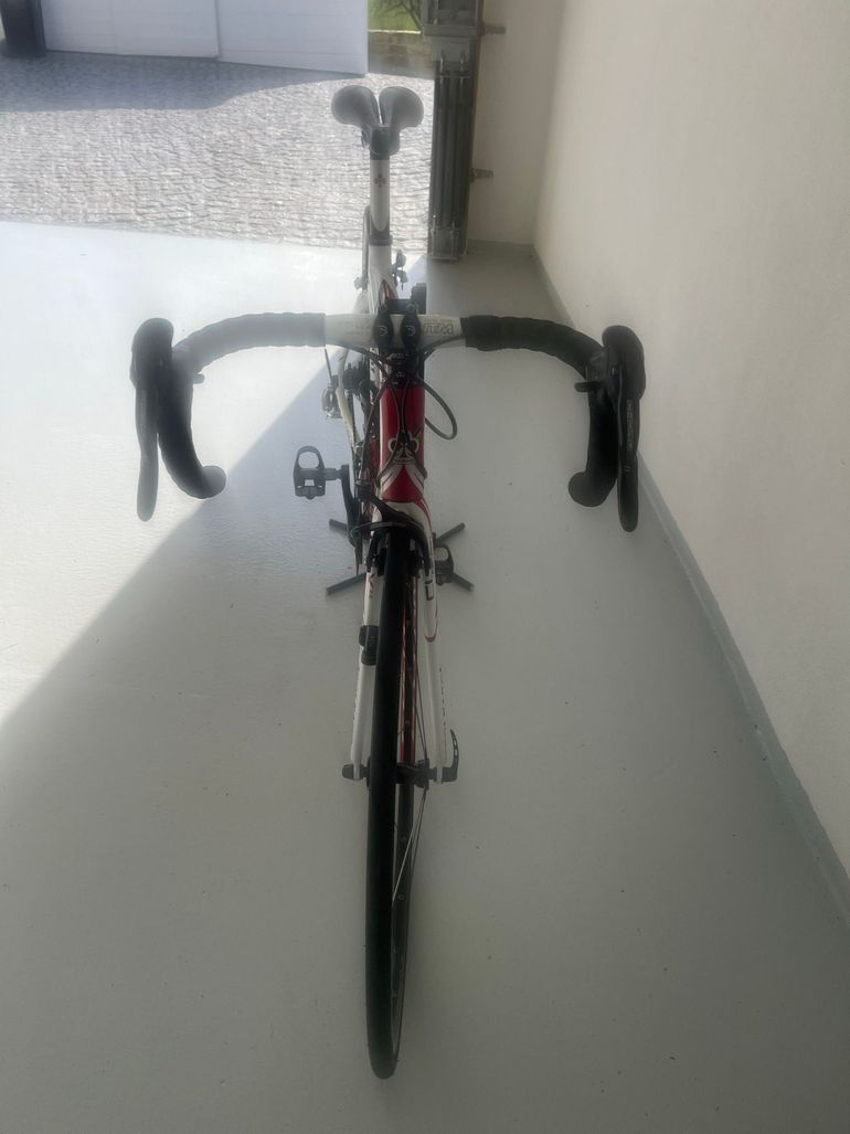 Used Colnago CLX Disc Campagnolo Chorus 2018 Road & Gravel, Red — image 4 of 5