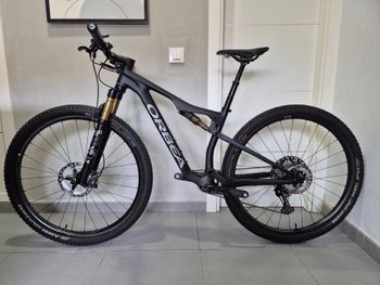 Used Orbea OIZ M PRO 2022 2022 Mountainbike, Black, 29 — image 2 of 10