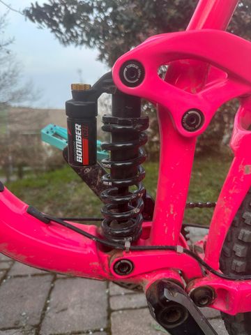 Used Giant Reign Shimano Saint 2019 Mountainbike, Purple — image 4 of 8