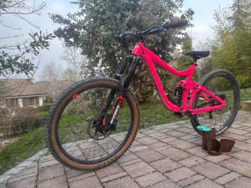 Used Giant Reign Shimano Saint 2019 Mountainbike, Purple — image 6 of 8