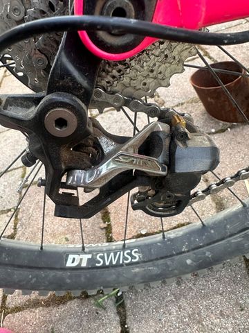 Used Giant Reign Shimano Saint 2019 Mountainbike, Purple — image 5 of 8