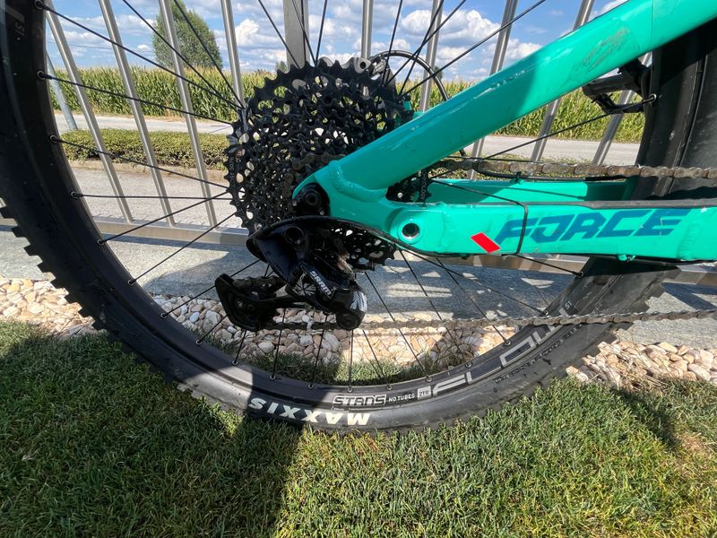 Used GT Force Expert 2021 Mountainbike, Blue — image 8 of 11