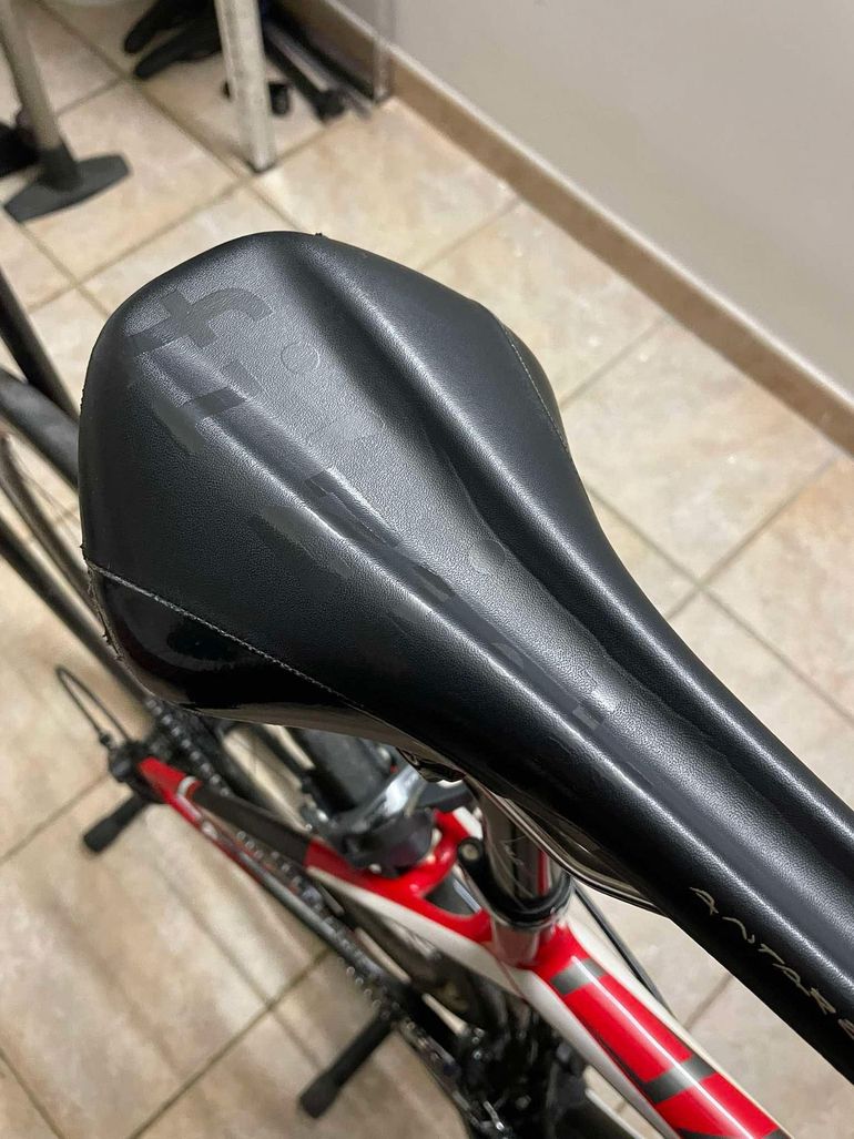 Used Focus Cayo Shimano Ultegra 2017 Road & Gravel, Black — image 8 of 11