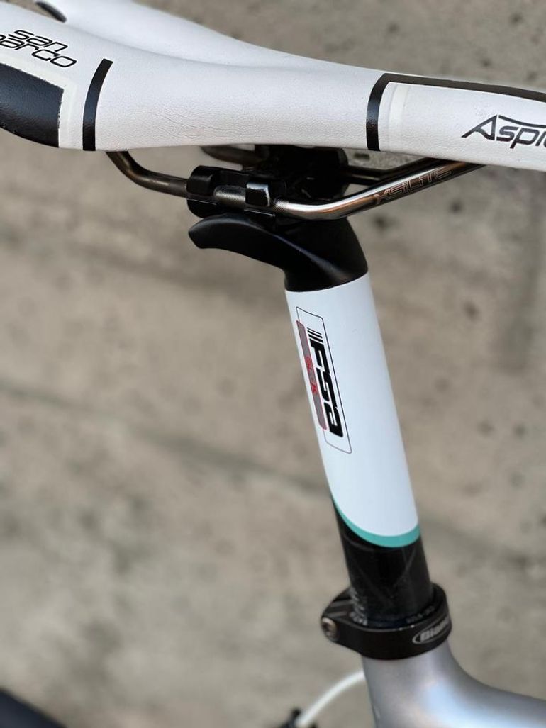 Used Bianchi Infinito Shimano Ultegra 2013 Road & Gravel, Light Gray — image 9 of 16