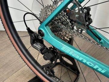 Bianchi Impulso COMP GRX 610 disc 2025 2025 Road & Gravel usato, Blu — immagine 6 di 8