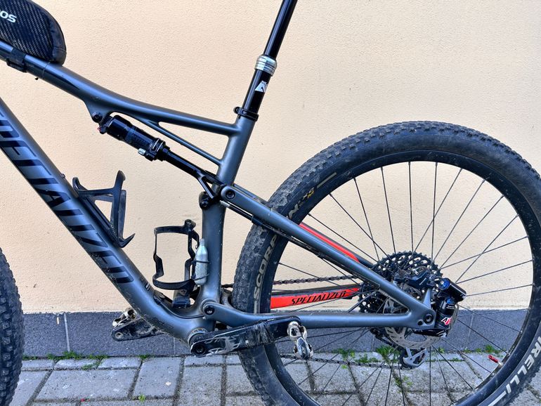 Used Specialized Epic SRAM GX 2018 Mountainbike, Light Gray, 29 — image 1 of 3