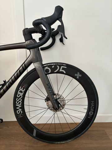 Used Specialized Tarmac SRAM Rival eTap AXS 2025 Road & Gravel, Light Gray — image 3 of 3