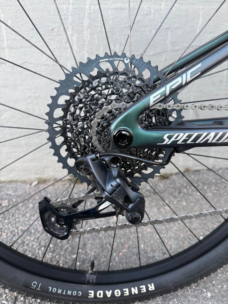 Used Specialized Epic Comp 2022 2022 Mountainbike — image 11 of 13