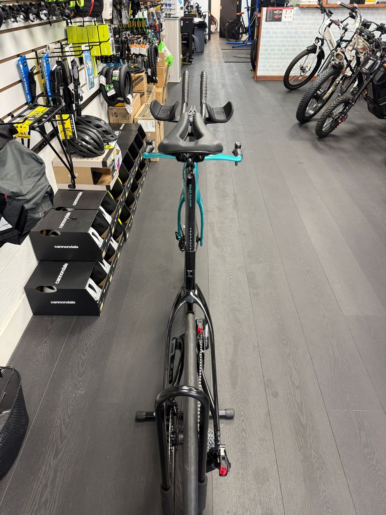 Used Bianchi Aquila RC Rival Etap AXS E1 2026 2026 Road & Gravel, Green — image 8 of 9