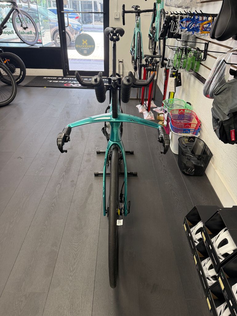 Used Bianchi Aquila RC Rival Etap AXS E1 2026 2026 Road & Gravel, Green — image 7 of 9