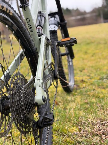 Used Commencal CLASH ORIGIN 2022 2022 Mountainbike, Light Gray, 27.5 — image 3 of 16