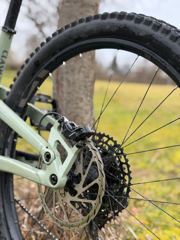 Used Commencal CLASH ORIGIN 2022 2022 Mountainbike, Light Gray, 27.5 — image 12 of 16