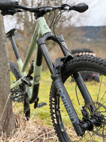Used Commencal CLASH ORIGIN 2022 2022 Mountainbike, Light Gray, 27.5 — image 6 of 16