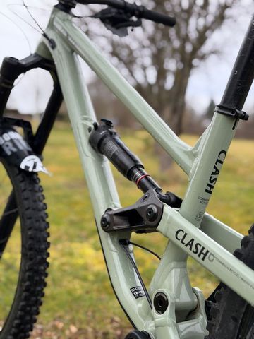 Used Commencal CLASH ORIGIN 2022 2022 Mountainbike, Light Gray, 27.5 — image 14 of 16