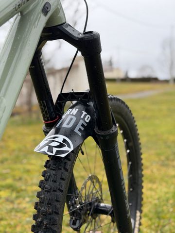 Used Commencal CLASH ORIGIN 2022 2022 Mountainbike, Light Gray, 27.5 — image 8 of 16