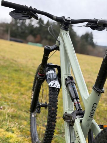 Used Commencal CLASH ORIGIN 2022 2022 Mountainbike, Light Gray, 27.5 — image 5 of 16