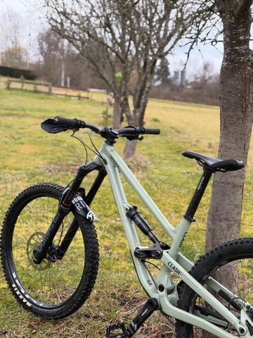 Used Commencal CLASH ORIGIN 2022 2022 Mountainbike, Light Gray, 27.5 — image 11 of 16