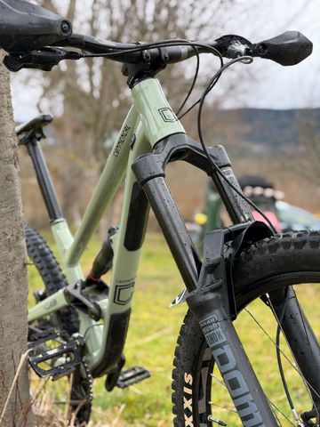Used Commencal CLASH ORIGIN 2022 2022 Mountainbike, Light Gray, 27.5 — image 2 of 16