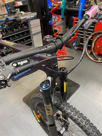 Used Santa Cruz Bullit Podium 2026 2026 Mountainbike, Black, 29, 27.5 — image 4 of 8