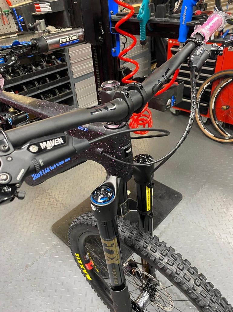 Used Santa Cruz Bullit Podium 2026 2026 Mountainbike, Black, 29, 27.5 — image 4 of 8